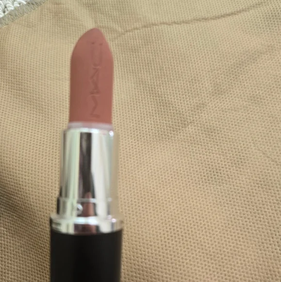 MAC CooL Teddy Macximal Silky Matte Lipstick - Picture 4 of 5